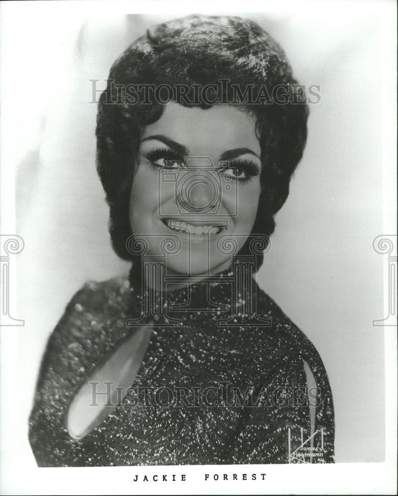 1970 Press Photo Sultry Songstress Jackie Forrest at the Chicago Playboy Club - Historic Images