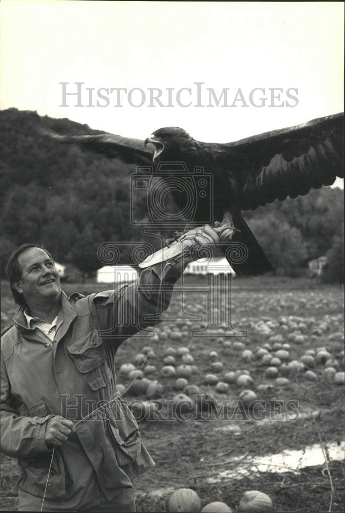 1987 Press Photo Jim Fowler, naturalist, adventurer, and host &quot;Wild Kingdom&quot; - Historic Images