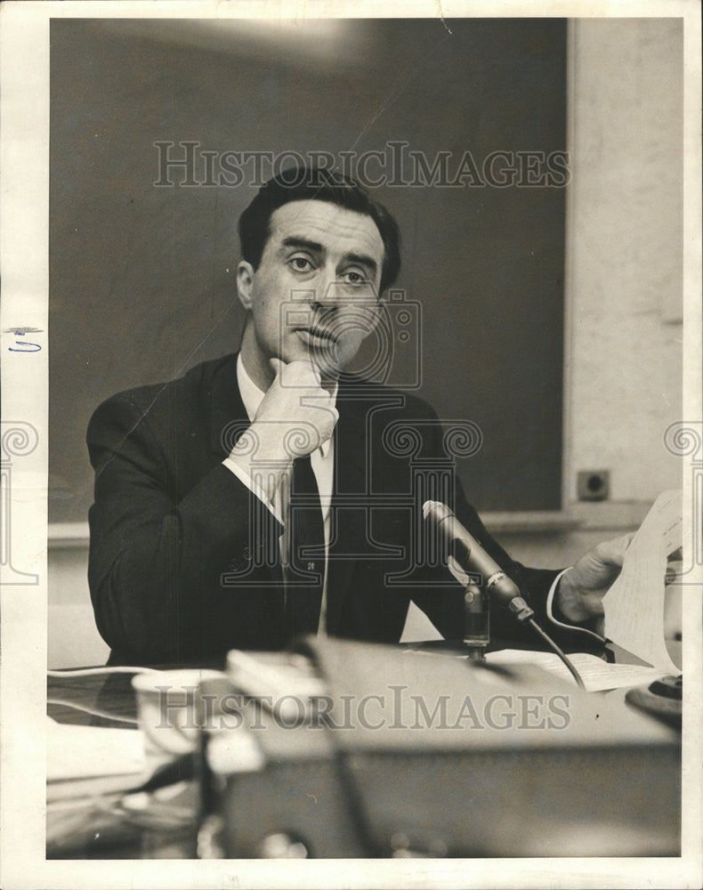 1963 Press Photo Dr Albert V. Crewe - Historic Images