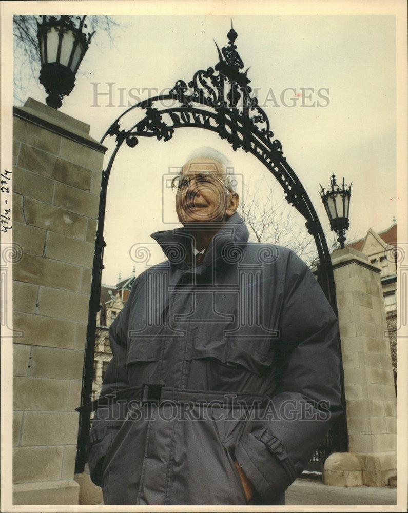 1991 Press Photo Nobel Prize Winner Ronald H. Coase, University Chicago Campus - Historic Images