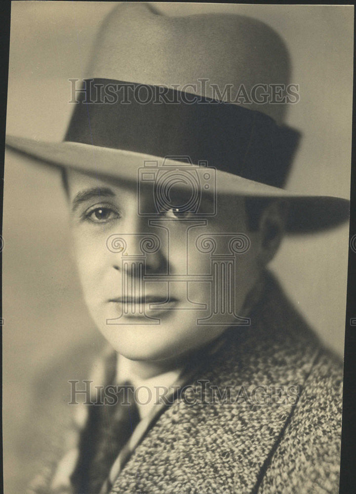 1929 Press Photo A Companion @ The Courts Star Robert Lowes - Historic Images