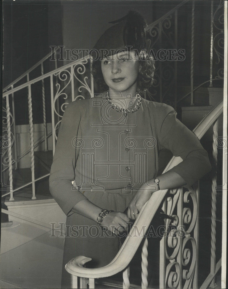 1941 Press Photo Barbara Remy After Helpng Plan Wellesley Clubs 50th Anniversary - Historic Images