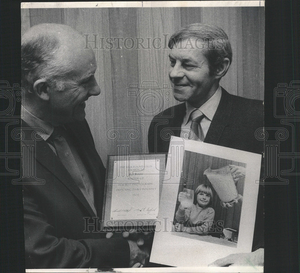 1971 Press Photo Sun-Times Photographer Kotalik Milk Foundation Chicago Watson - Historic Images