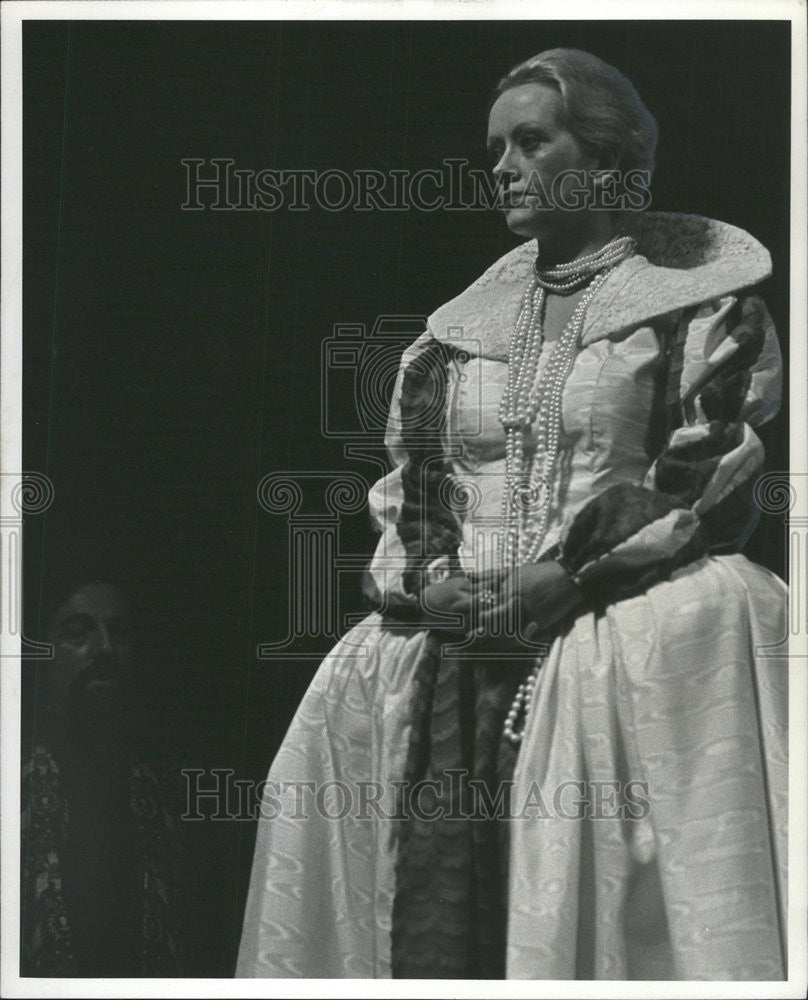 1973 Press Photo Arlene Kozlowski Elizabeth the Queen Maxwell Anderson Play - Historic Images