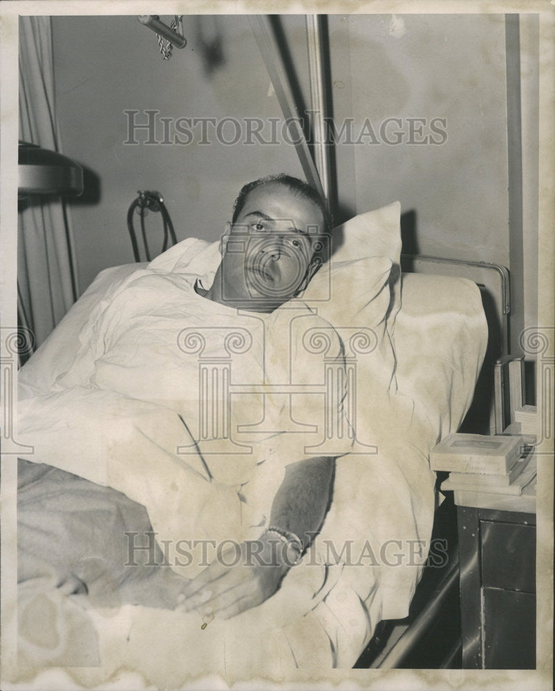 1962 Press Photo Policeman Gregory Kouvelis Ravenswood Hospital - Historic Images
