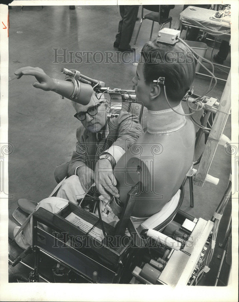 1966 Press Photo Dr. Wladimir Theodore Liberson American Physician &amp; Researcher - Historic Images