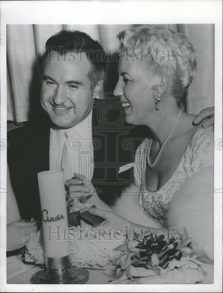 1955 Press Photo Musician And TV Performer George Liberace And His Wife - Historic Images