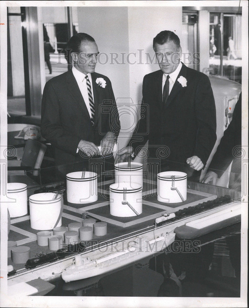 1962 Press Photo Edwin Locke Jr., Company President, And Thomas A. Coulter, CEO - Historic Images