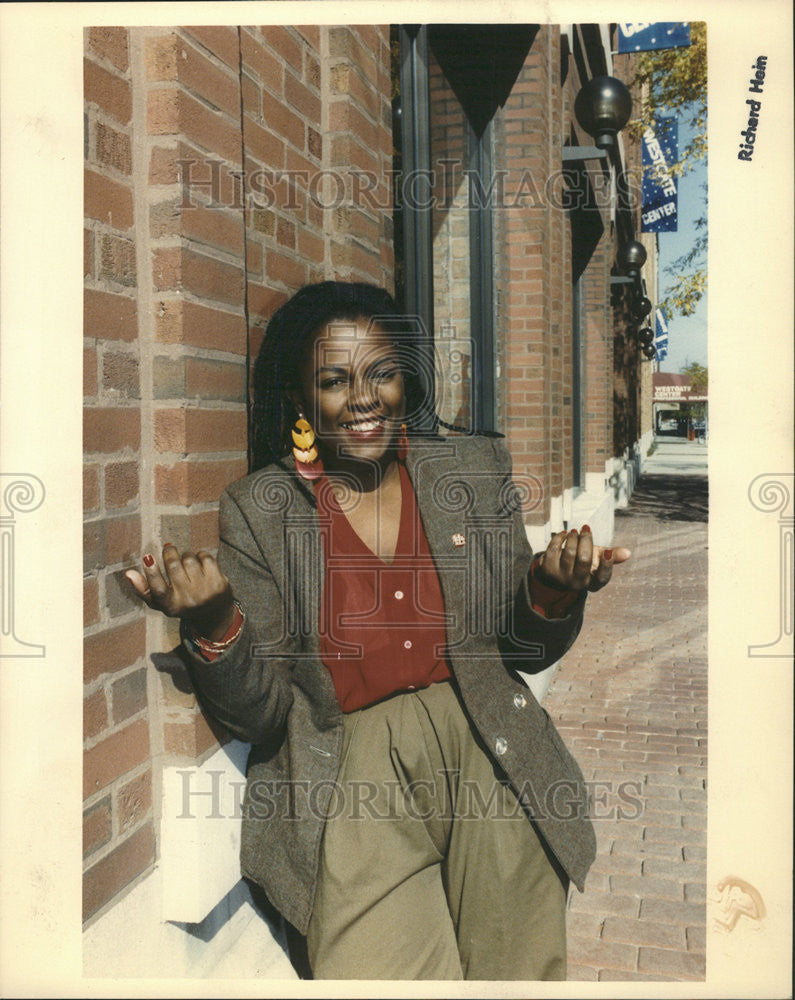 1991 Press Photo Sylvia Ewing, Radio Host And Housing Coordinator - Historic Images