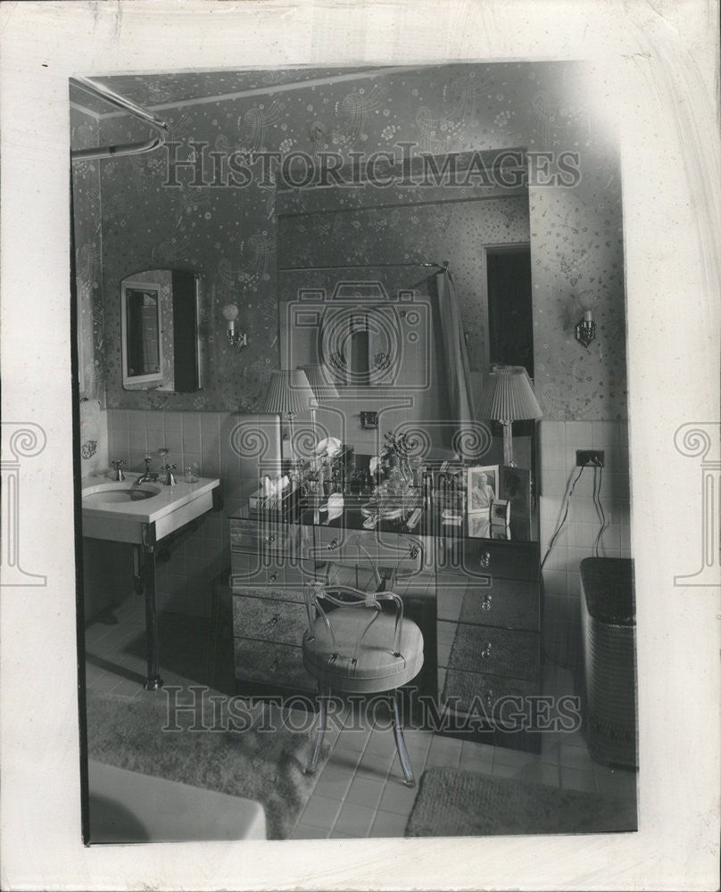 1952 Press Photo Bathroom With Blue Tile Floor And Silver Wallpaper - Historic Images