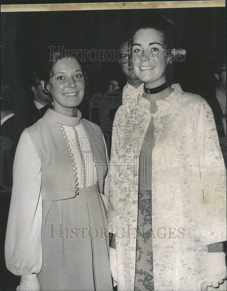 1970 Press Photo MARY ANN FITZEKAN  MARJORIE RYAN  CIVIC OPERA - Historic Images