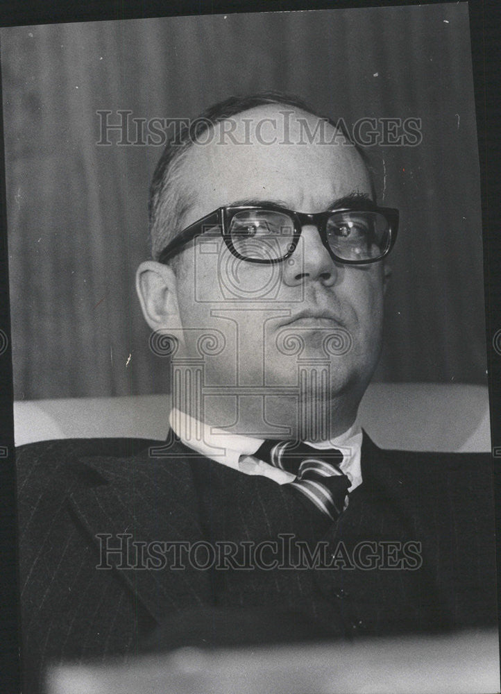 1971 Press Photo Gerald F. Fitzgerald, Member, Racing Board, At Meeting - Historic Images