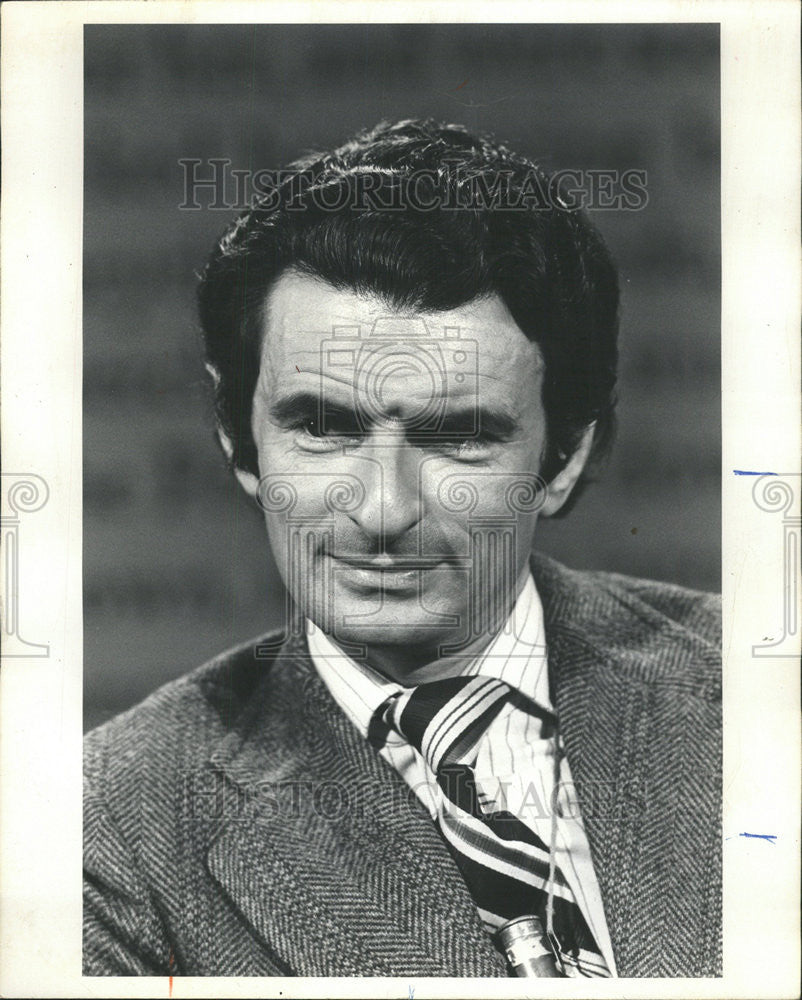 1975 Press Photo Novelist Jerzy Kosinski Channel 11 Interview - Historic Images