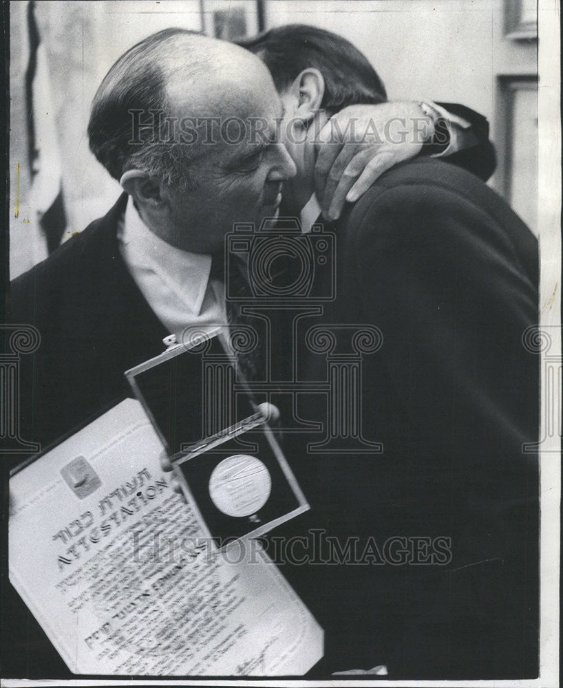 1975 Press Photo EDMUND KOSEK GENTILE EHUD AVRIEL - Historic Images