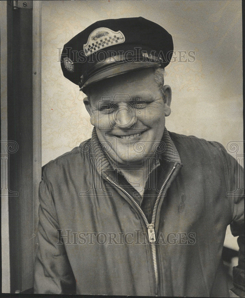 1966 Press Photo Stanley Koslo Chicago Checker Cab Driver - Historic Images