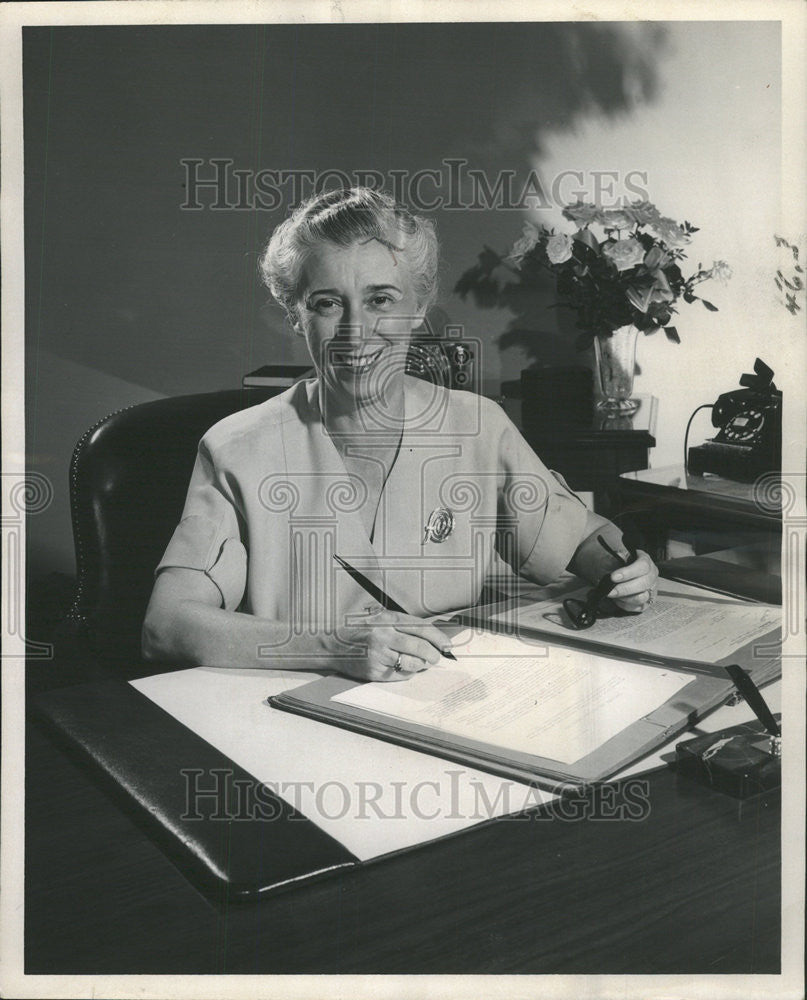 1960 Press Photo Ellen Louks Fairclough - Historic Images