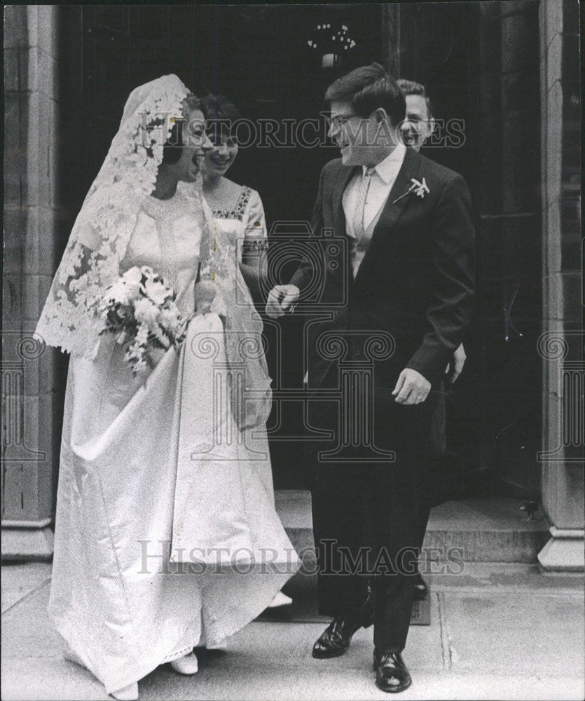 1967 Press Photo Millicent Martinez &amp; Reporter Morton Kondracke Wedding - Historic Images