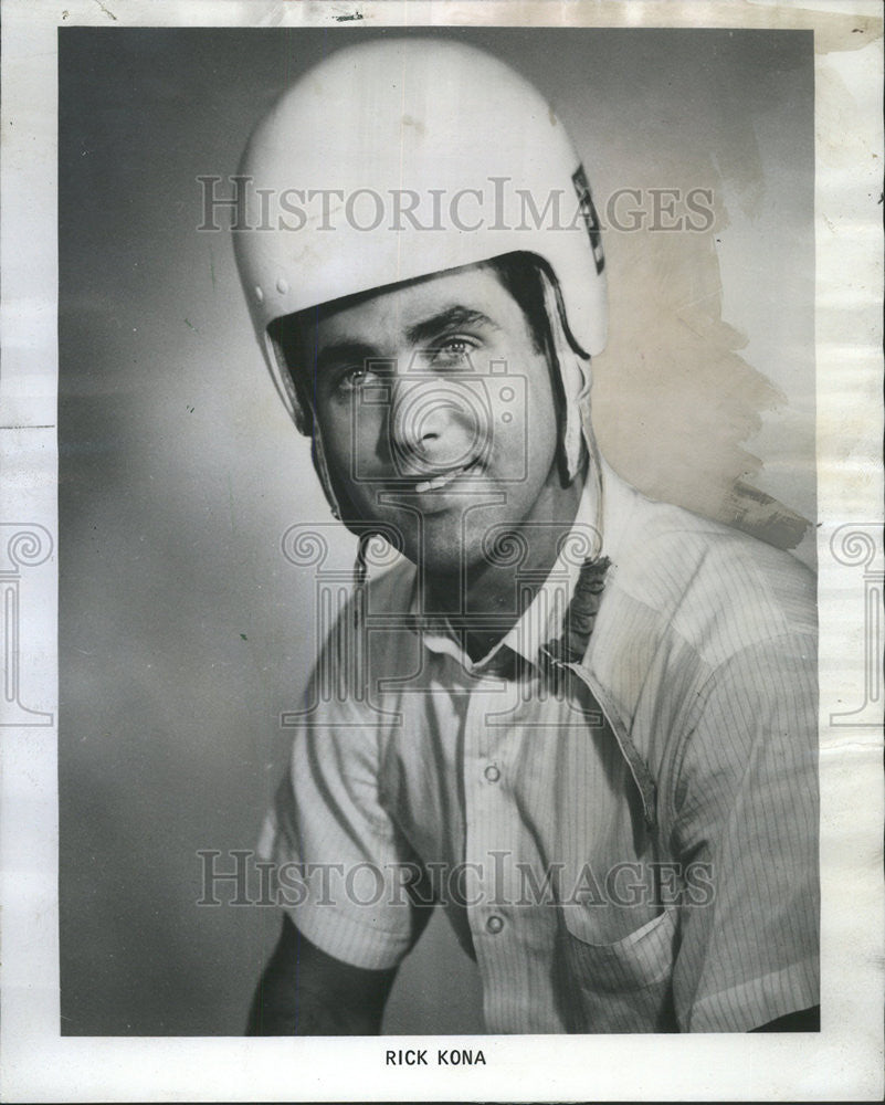 1966 Press Photo Rick Kona surfboard champion and professional stunt driver. - Historic Images