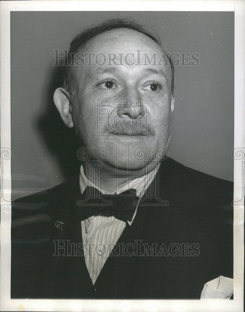 1945 Press Photo Manuel Komroff American Playwright Screenwriter Novelist - Historic Images