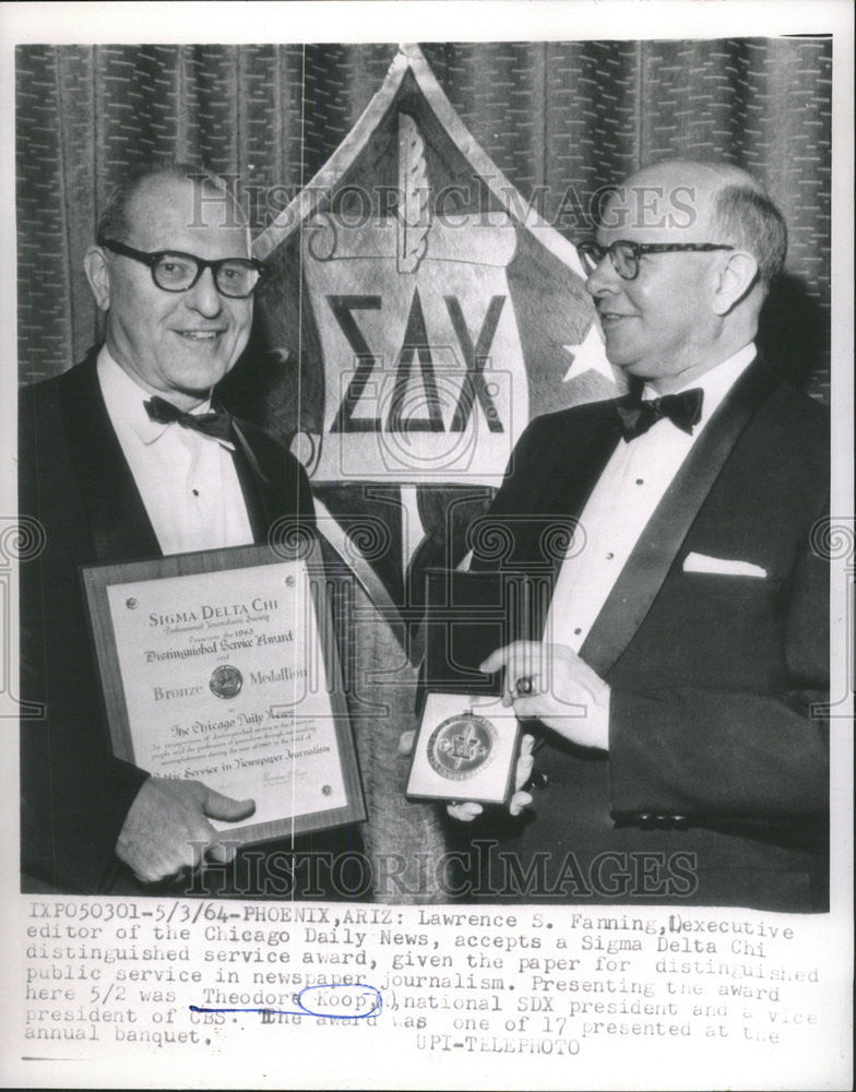 1964 Press Photo Theodore Koop Vice President CBS, Editor Lawrence S. Fanning - Historic Images