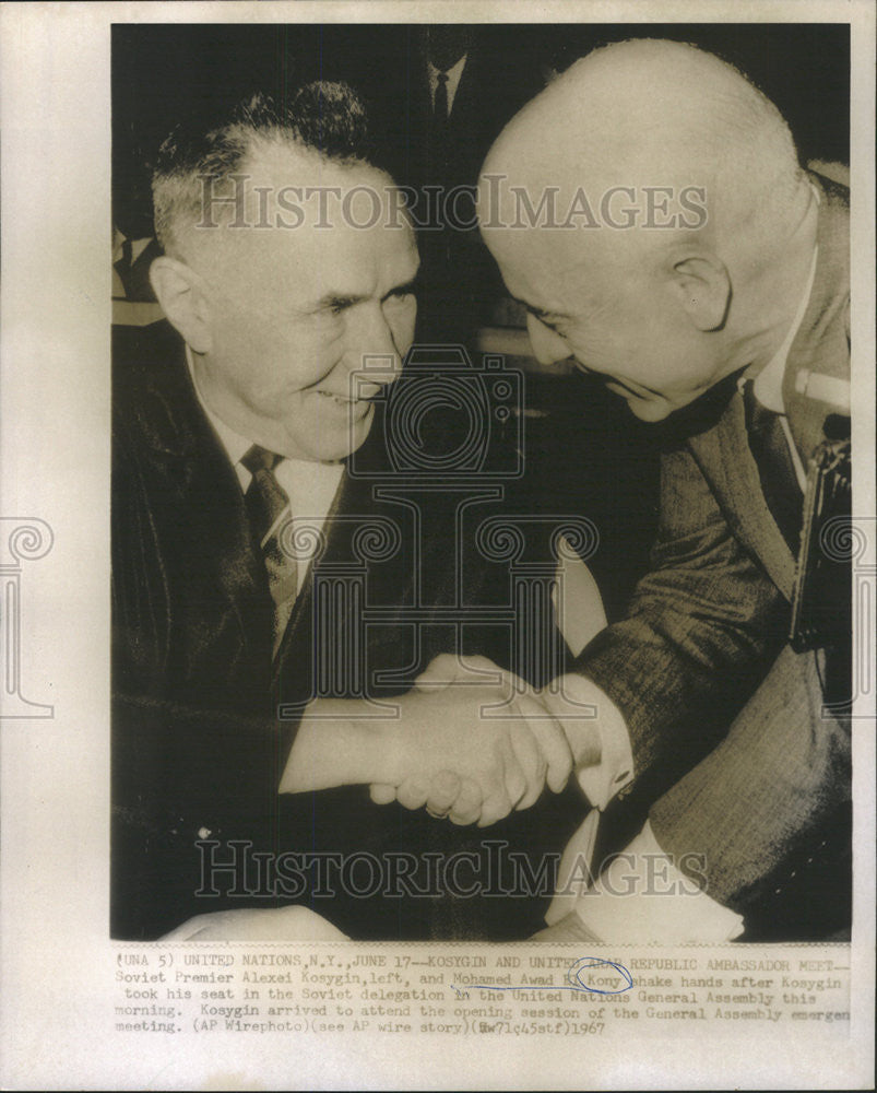 1967 Press Photo Soviet Premeir Alexei Kosygin and Amb. Mohamed Awad Bi Kony - Historic Images