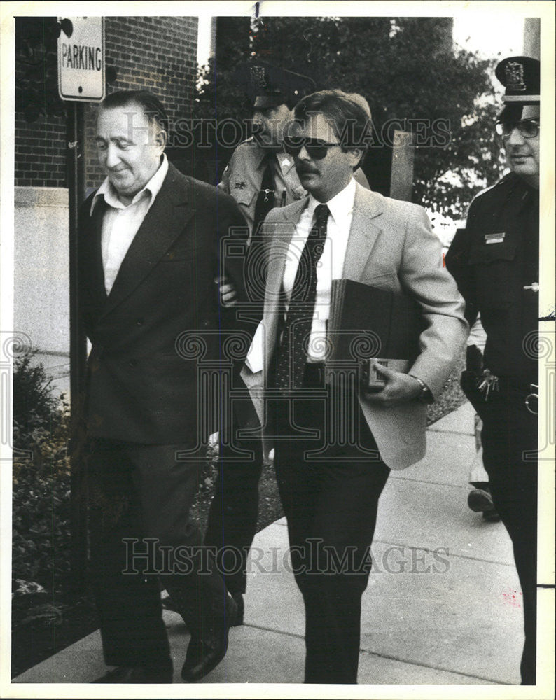 1984 Press Photo Zenon Konieczka Park Ridge physician Joseph Milewski - Historic Images