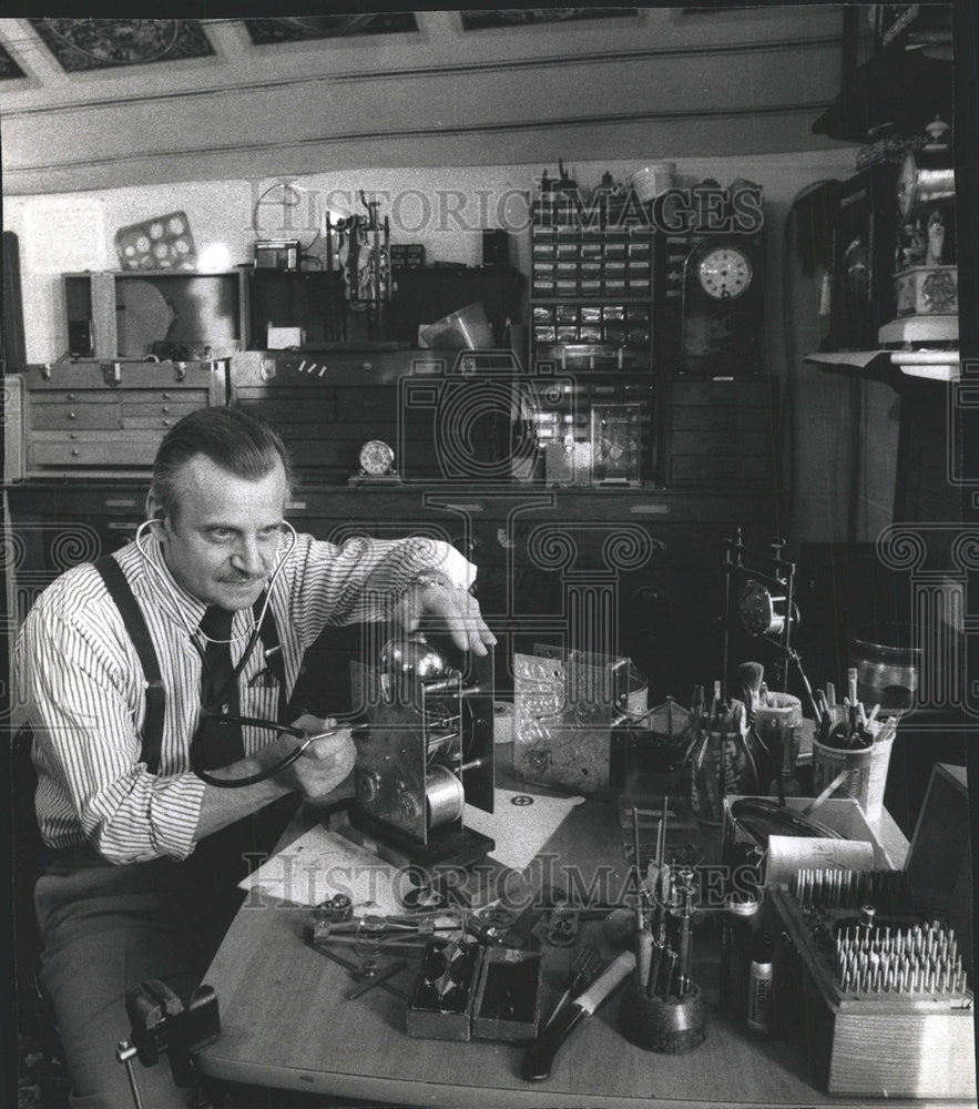 1991 Press Photo Horologist Gerald Chaplick - Historic Images