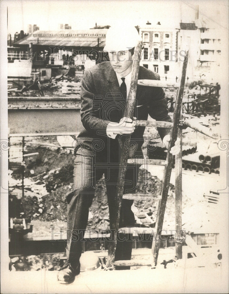 1969 Press Photo Prince Charles of England at construction site - Historic Images