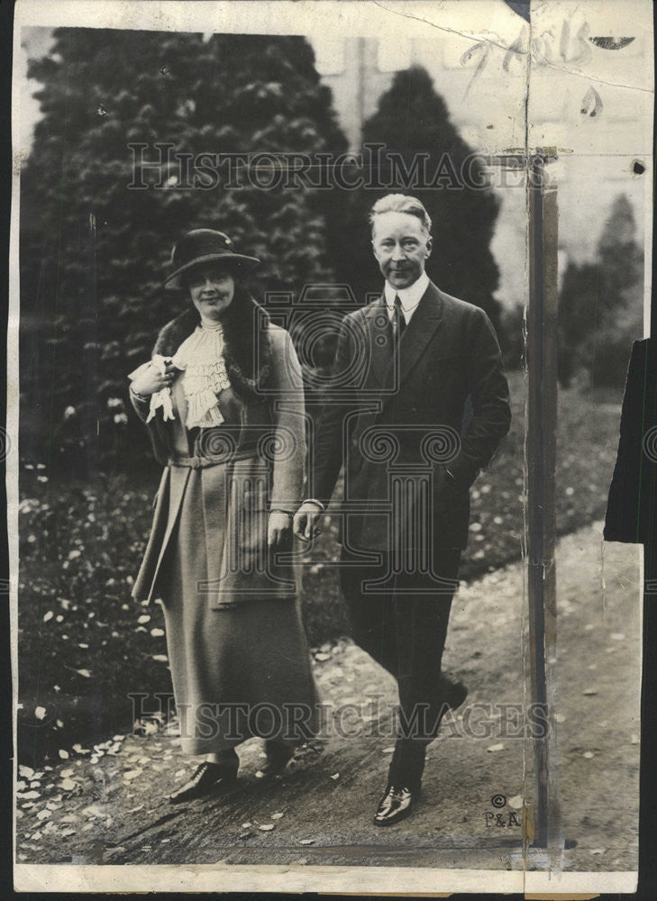 1923 Press Photo The Crown Prince and Princess of Germany after exile from Holla - Historic Images