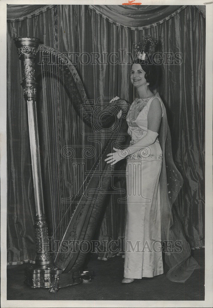 1968 Press Photo Marilyn Keeley opera star at Galaxy dinner - Historic Images