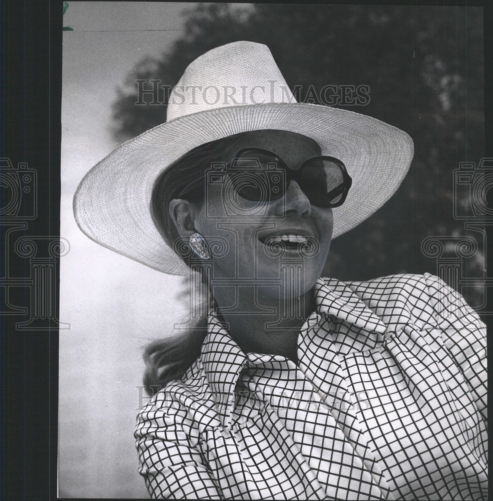 1969 Press Photo Mrs. Patrick Kelly at the Service Club - Historic Images