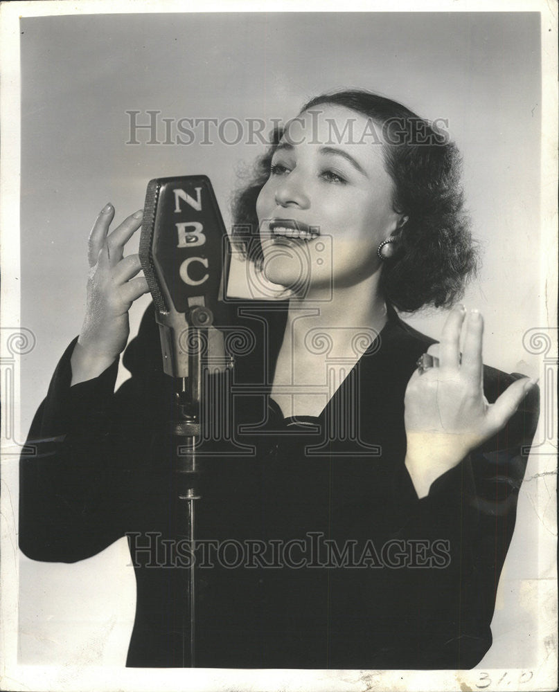 1941 Press Photo Carmen Castillo "Cugat Rhumba Revue" radio talent - Historic Images