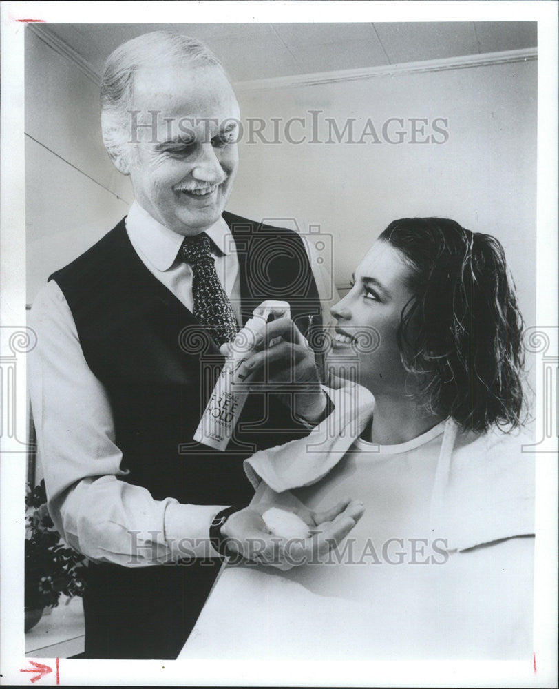 1984 Press Photo Hairstylist Monsieur Marc de Coster - Historic Images