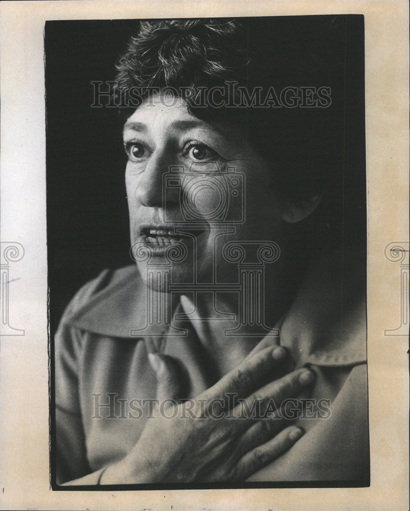 1975 Press Photo Author Midge Decter - Historic Images