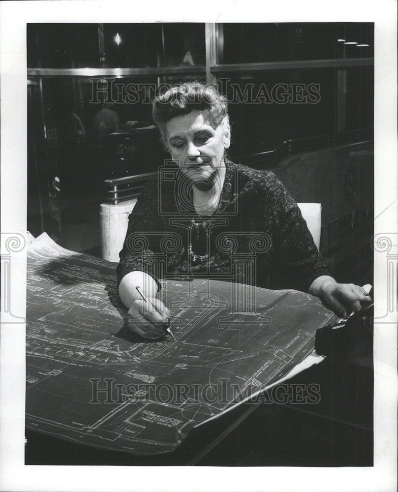 1960 Press Photo Genieve Decker, Vice President First Federal Savings and Loans - Historic Images