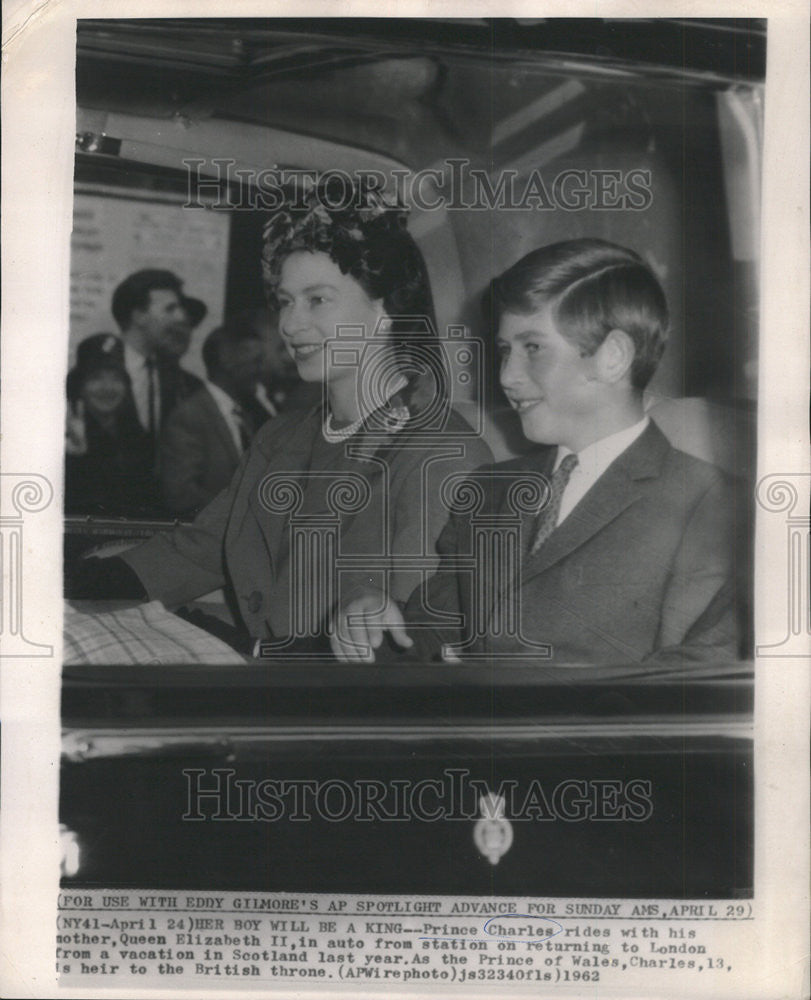 1962 Press Photo Prince Charles Queen Elizabeth II London Return Scotland - Historic Images