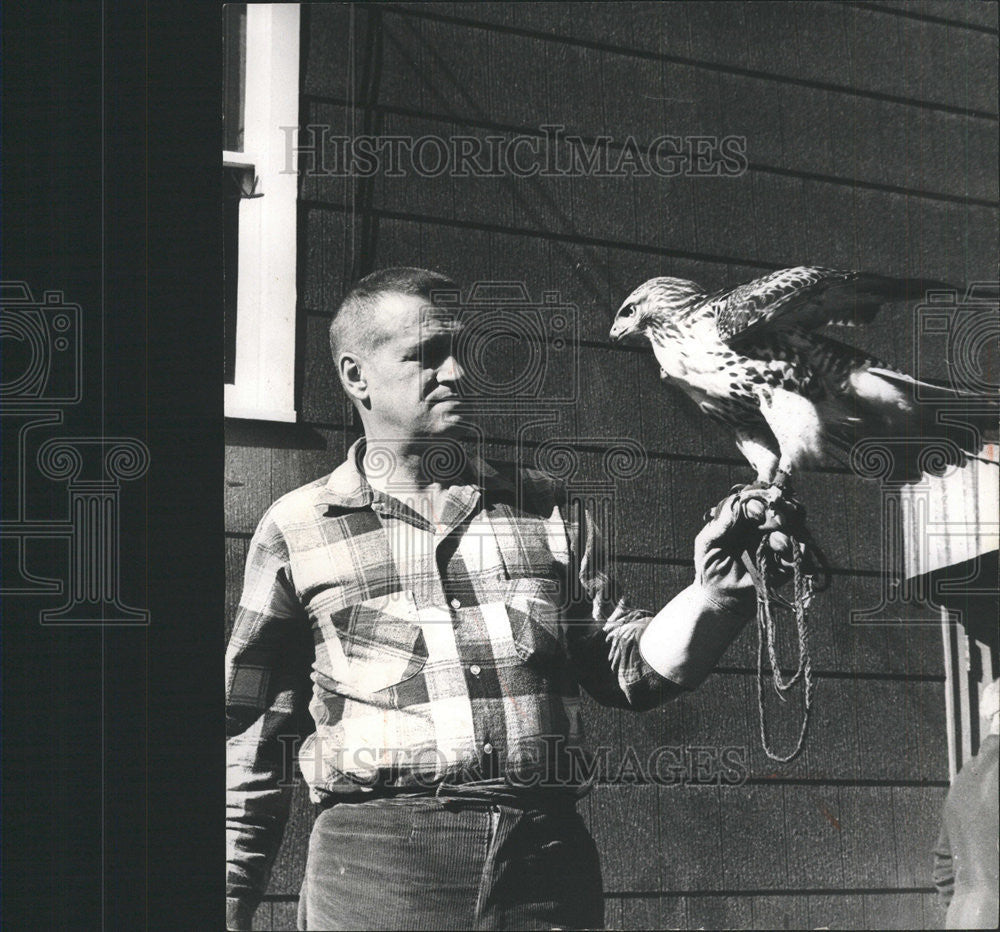 1971 Press Photo George Burger Tom Legion post commander junior squadron gun - Historic Images