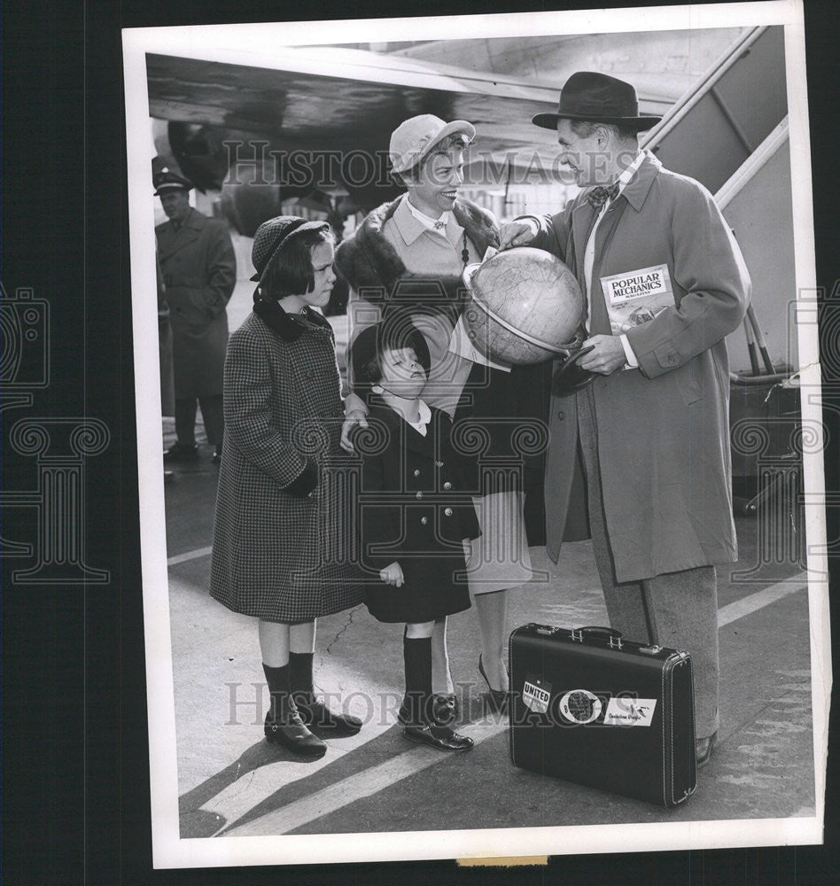 1953 Press Photo Aubrey Cookman associate Editor mechanics Magazine Airline - Historic Images