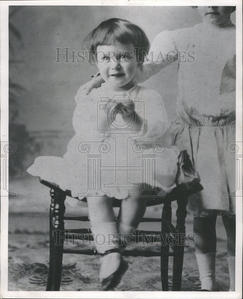 1948 Press Photo Charlevoix Adlai Stevenson Michigan grandfather  Chair Shoe - Historic Images