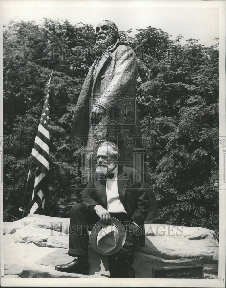 1939 Press Photo Joe Davidson Sculpter - Historic Images