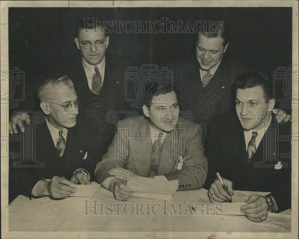 1946 Press Photo Walter Sobieski Kohout Booster Club Joseph Candidate James - Historic Images