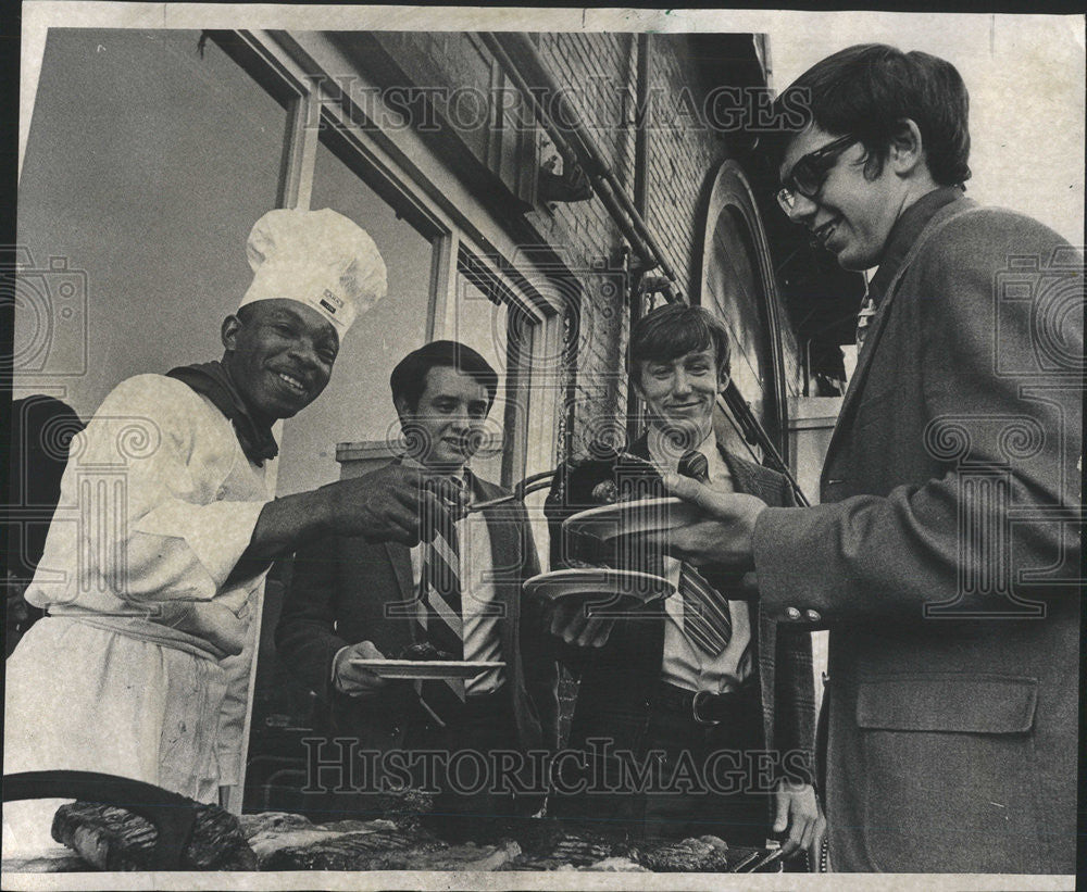 1970 Press Photo Grant Scholarship Winners Chicago Press Club Awards - Historic Images