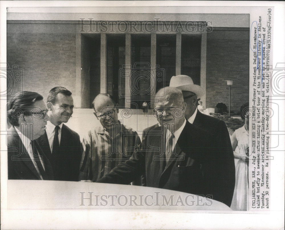 1963 Press Photo Former Vice President Dwight Eisenhower Abilene Library newsman - Historic Images