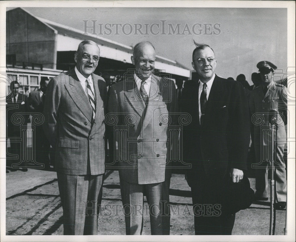 1953 Press Photo Milton Eisenhower with his brother President Eisenhower - Historic Images