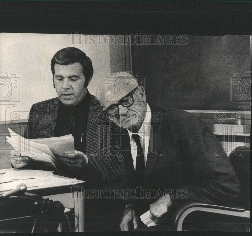 1973 Press Photo Ernie Cummings Sr. conductor on one of the trains police office - Historic Images