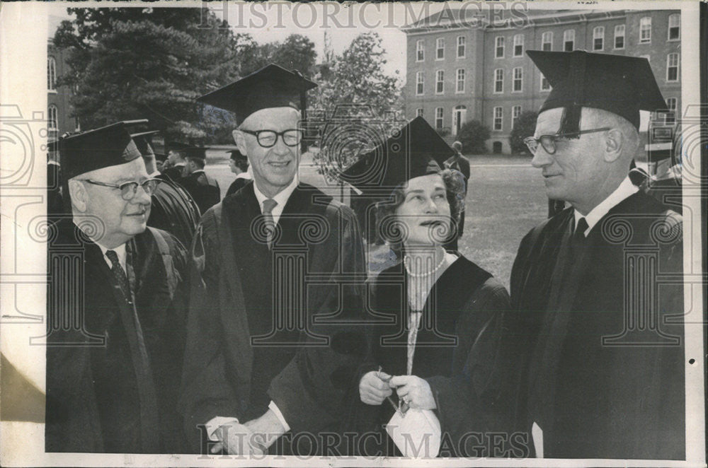 1965 Press Photo Sun-Times Editor Milburn P. Akers, Illinois College Ceremony - Historic Images