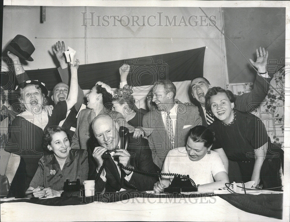 1956 Press Photo Frank Kennan winner in the 49th ward committeeman race with sup - Historic Images