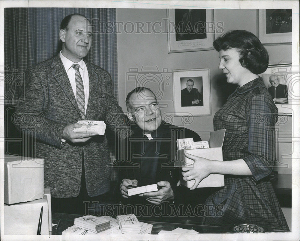 1960 Press Photo Stanley R Sarbarneck Chicago Policeman Benevolent President - Historic Images