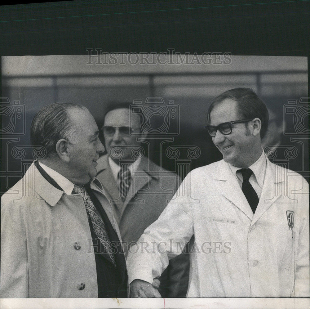 1974 Press Photo Mayor Daley, His Physician Dr. Thomas J. Coogan Jr, - Historic Images