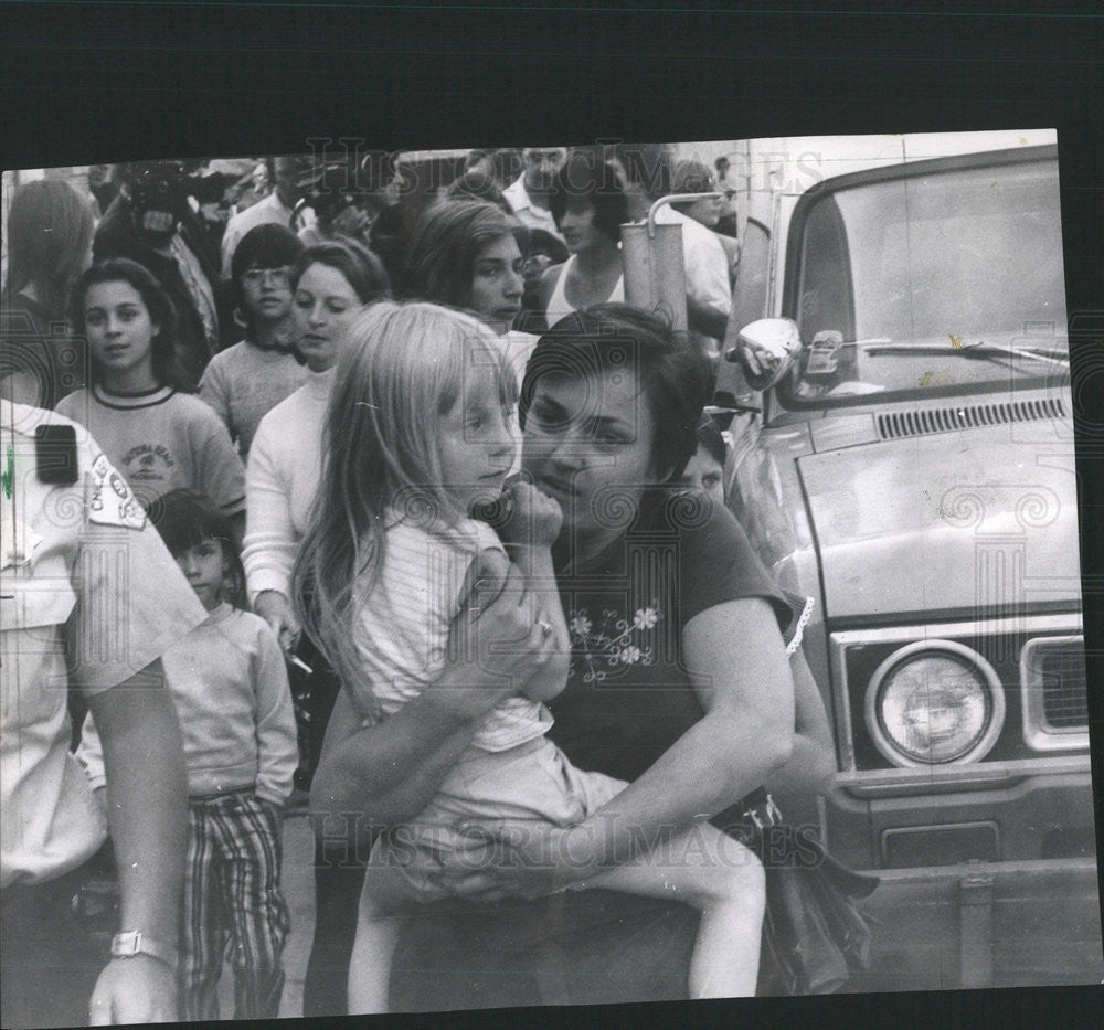 1974 Press Photo Little Rhonda Cooper is Safe after her father released her. - Historic Images